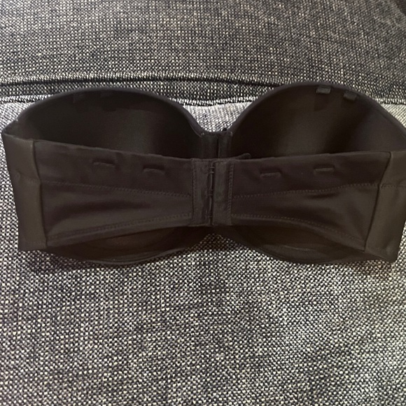 Smoothing Strapless Bra - Picture 5 of 7